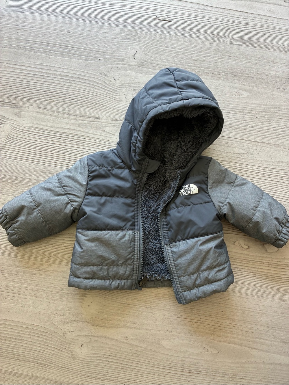 The North Face Mt Chimbo Reversible Infants Hooded Insulated Jacket in Gray